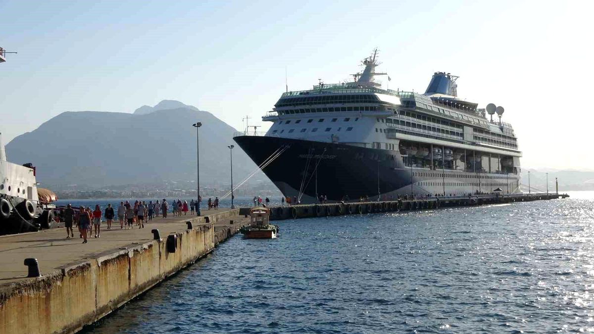 Alanya\'ya Marella Discovery Gemisi Geldi