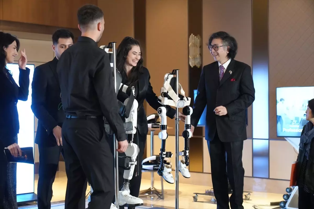 Giyilebilir Robot Teknolojisi İstanbul\'da Tanıtıldı