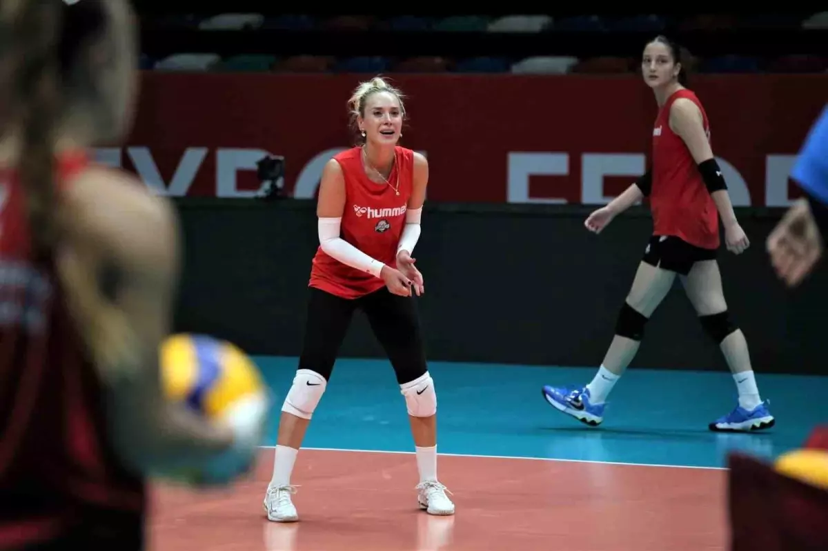 Keçiören Belediyesi Kadın Voleybol Takımı, Nilüfer Belediyespor\'u 3-2 Yenerek Galip Geldi