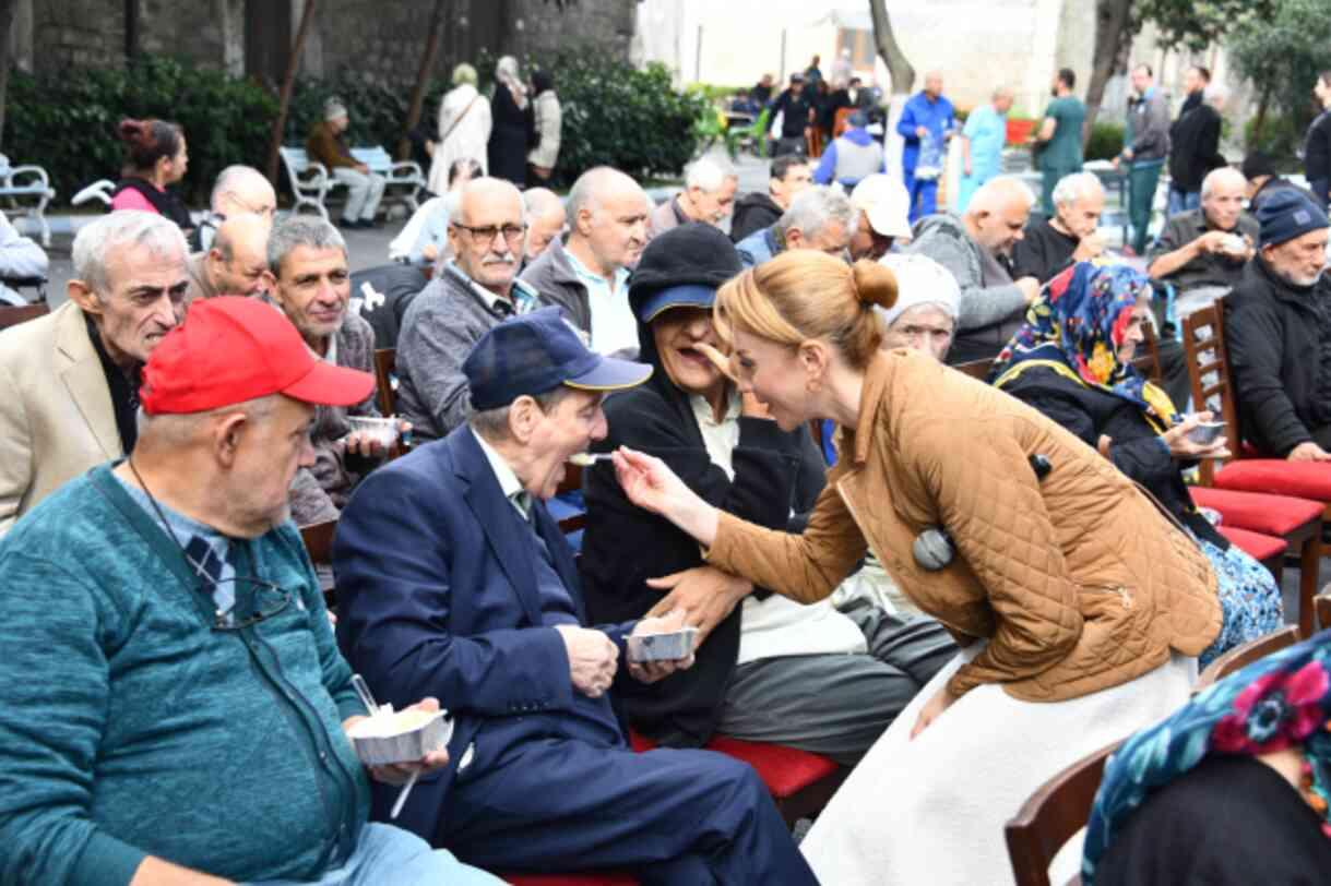 Mahizer'den tatlı sohbet ve Züleyha'dan mini konser