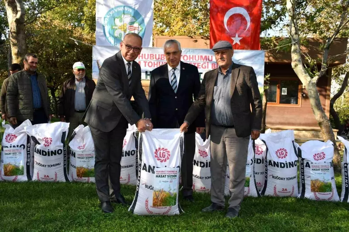 Manisa Büyükşehir Belediyesi\'nden Çiftçilere Tohum Desteği