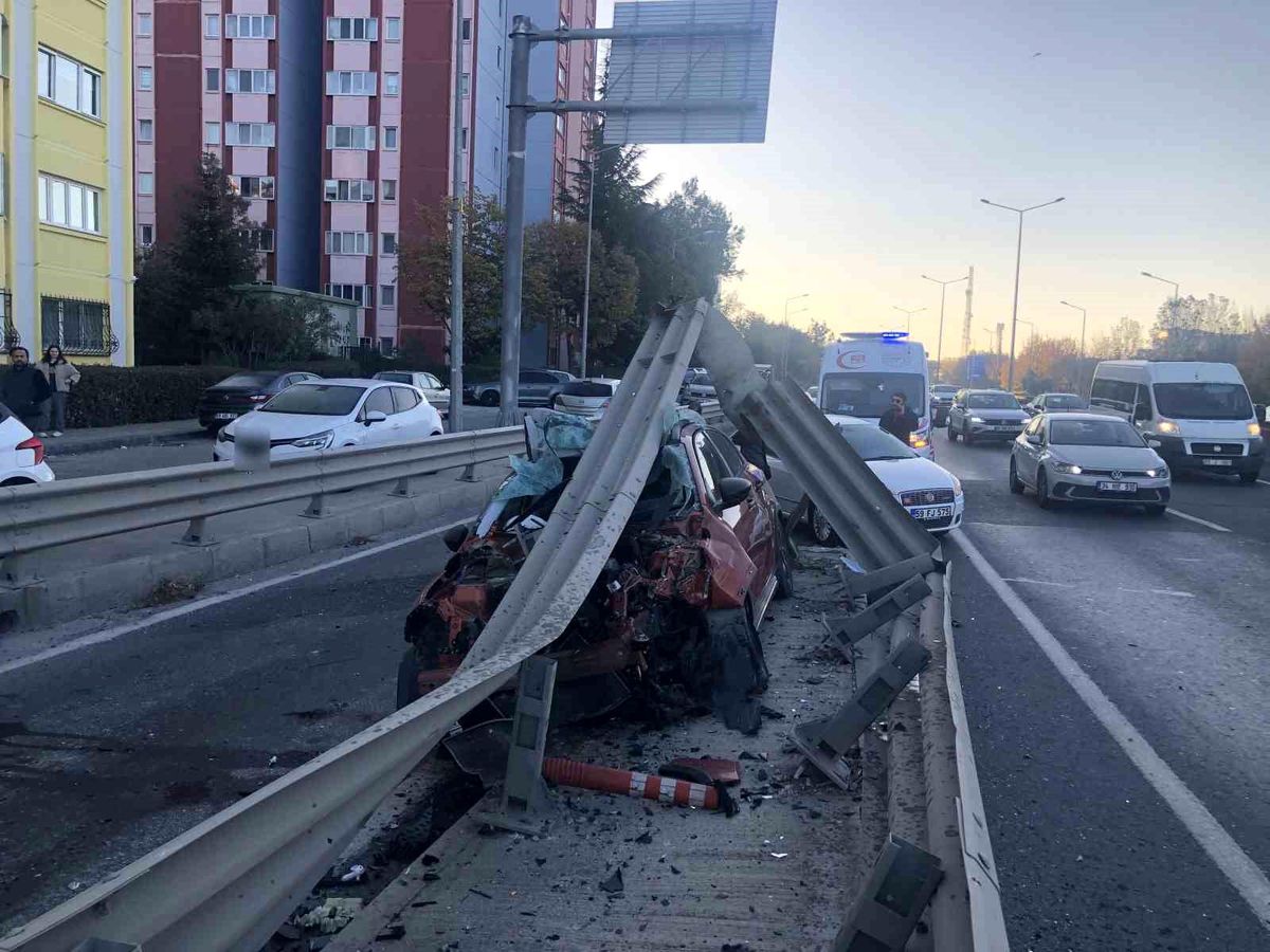 Çorlu\'da Kaza: Sürücü Burnu Bile Kanamadan Kurtuldu