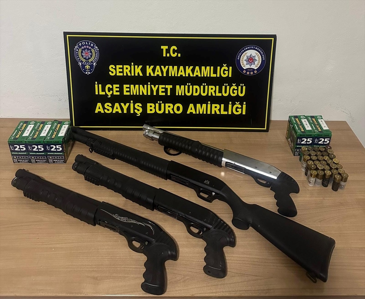 Serik\'te Ruhsatsız Av Tüfekleri Ele Geçirildi
