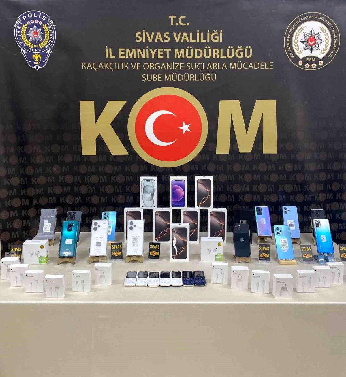 Sivas\'ta Cep Telefonu Kaçakçılığına Operasyon