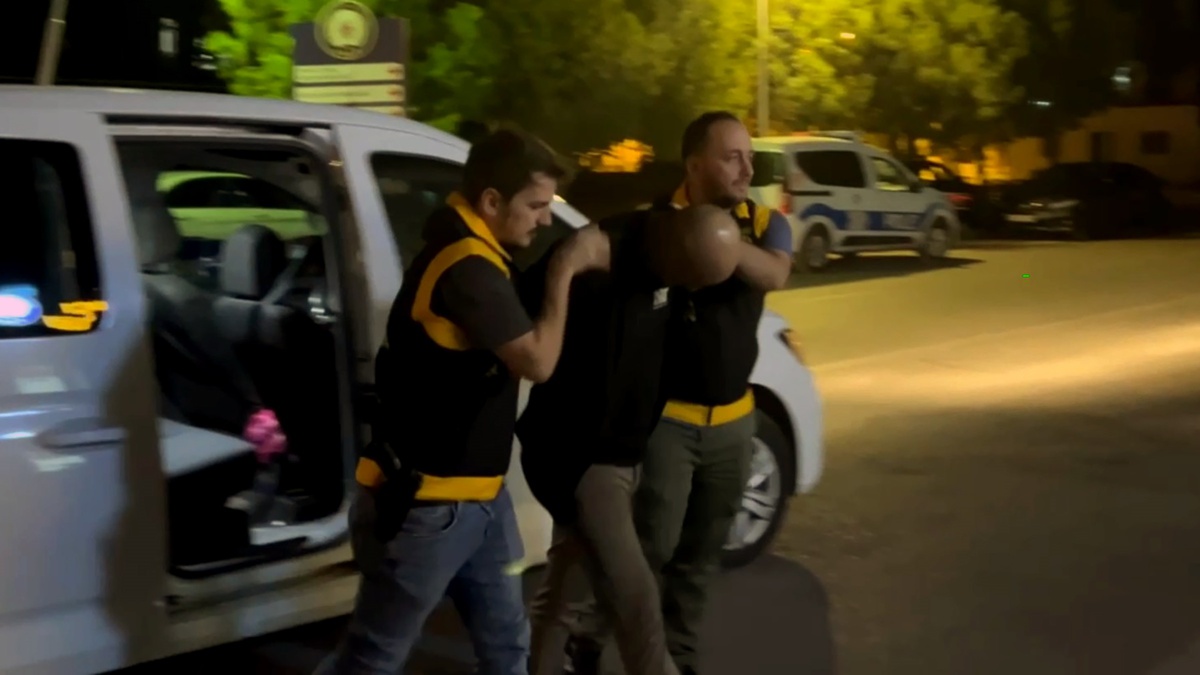 Adana\'da Tekstil Atölyesinde Silah ve Uyuşturucu Ele Ge geçti