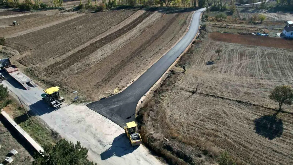 İnönü İlçesi\'nde Uzun Süredir Beklenen Yol Asfaltlama Çalışması Tamamlandı