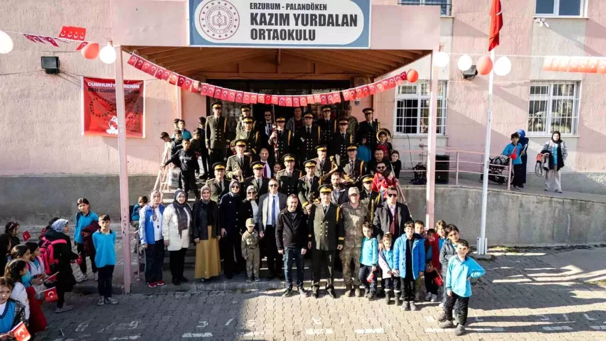 Bando Gösterisi Kazım Yurdalan Ortaokulu\'nda