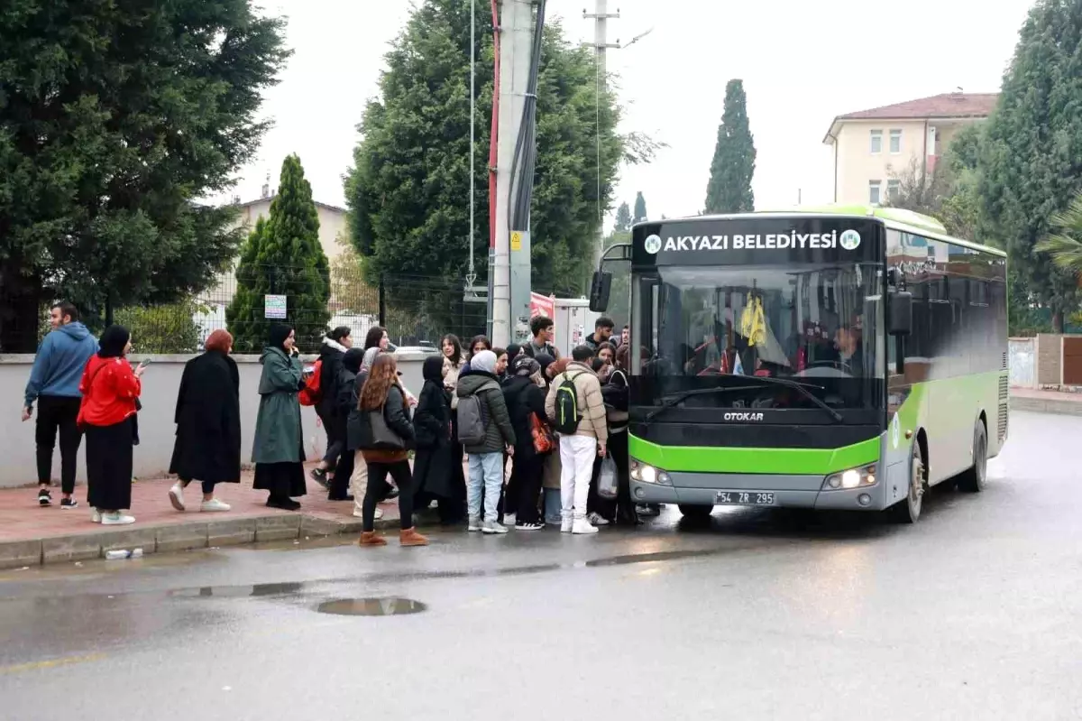 Akyazı Belediyesi\'nden Üniversite Öğrencilerine Ücretsiz Ulaşım Hizmeti