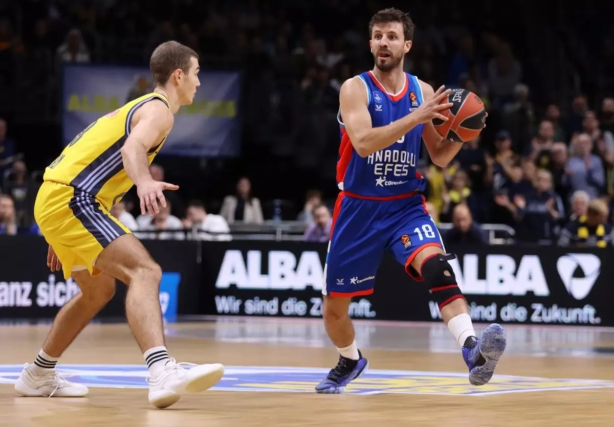 Anadolu Efes, Alba Berlin\'i Yendi