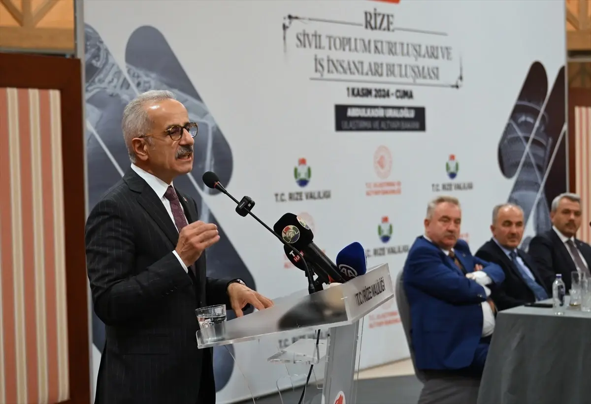 Bakan Uraloğlu, Rize\'de sivil toplum kuruluşları temsilcileri ve iş insanlarıyla buluştu Açıklaması