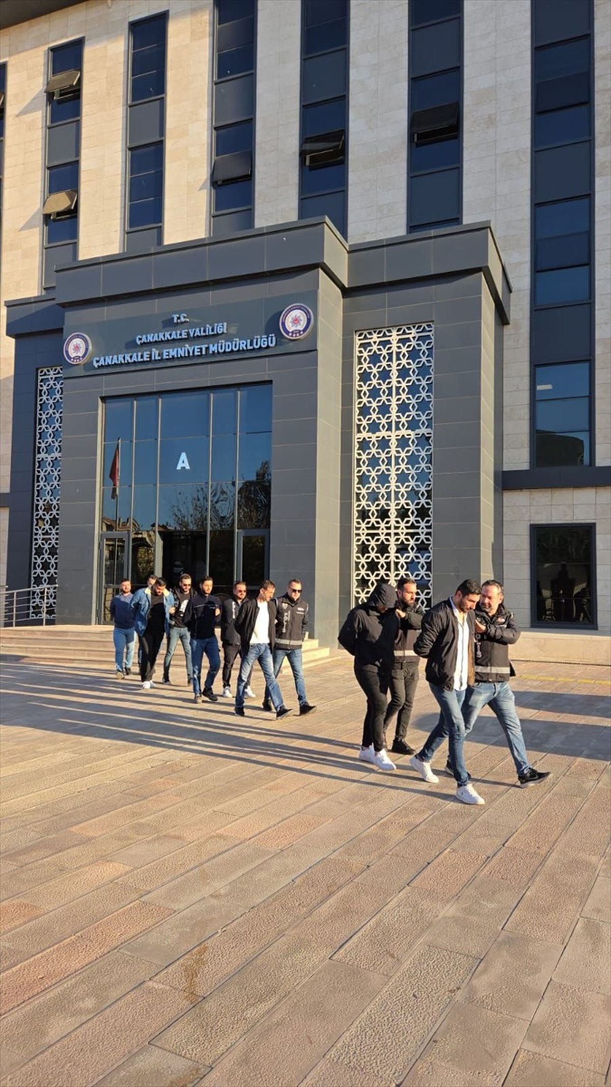 Çanakkale ve Kocaeli\'de Kaçak Silah Operasyonu