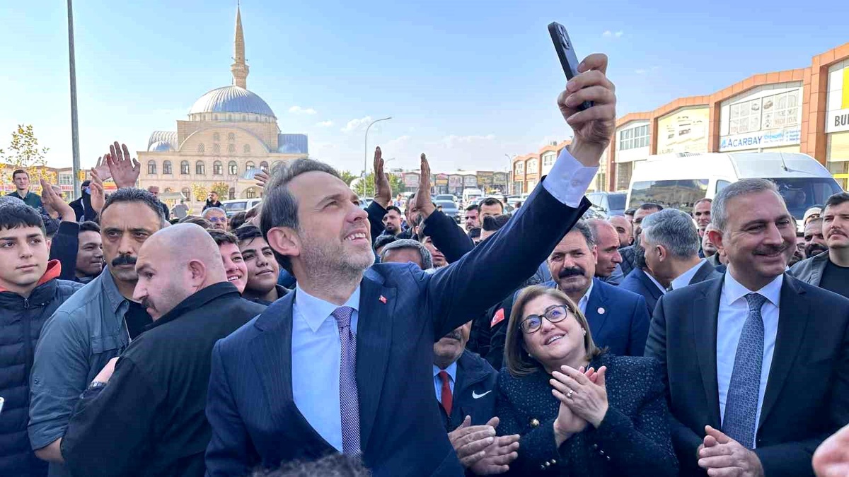 Bakan Bayraktar Oto Sanayi Esnafıyla Buluştu