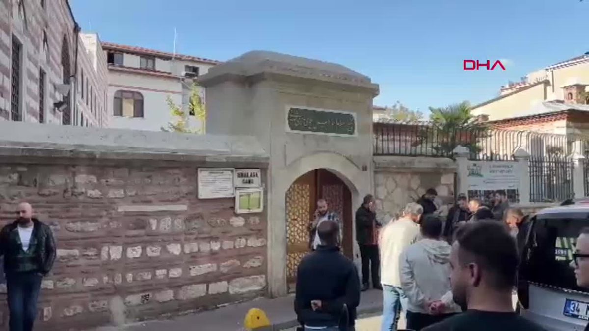 Cami Avlusunda Silah Sesleri