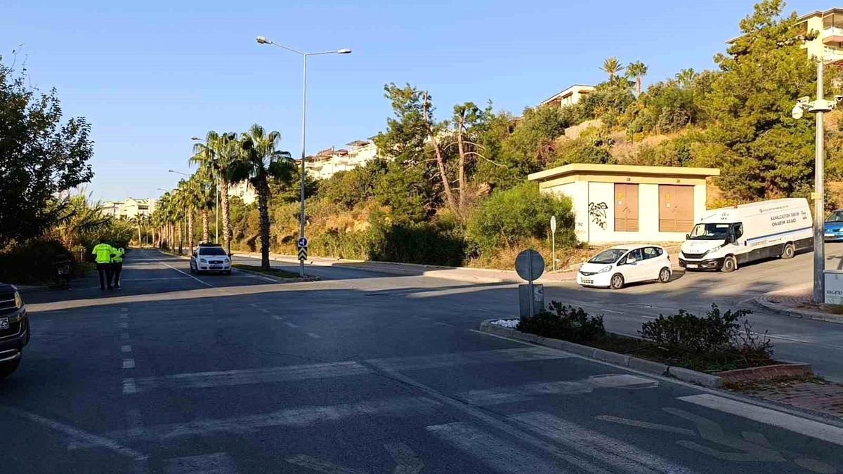 Manavgat\'ta Kaza: Motosiklet Sürücüsü Yaralandı