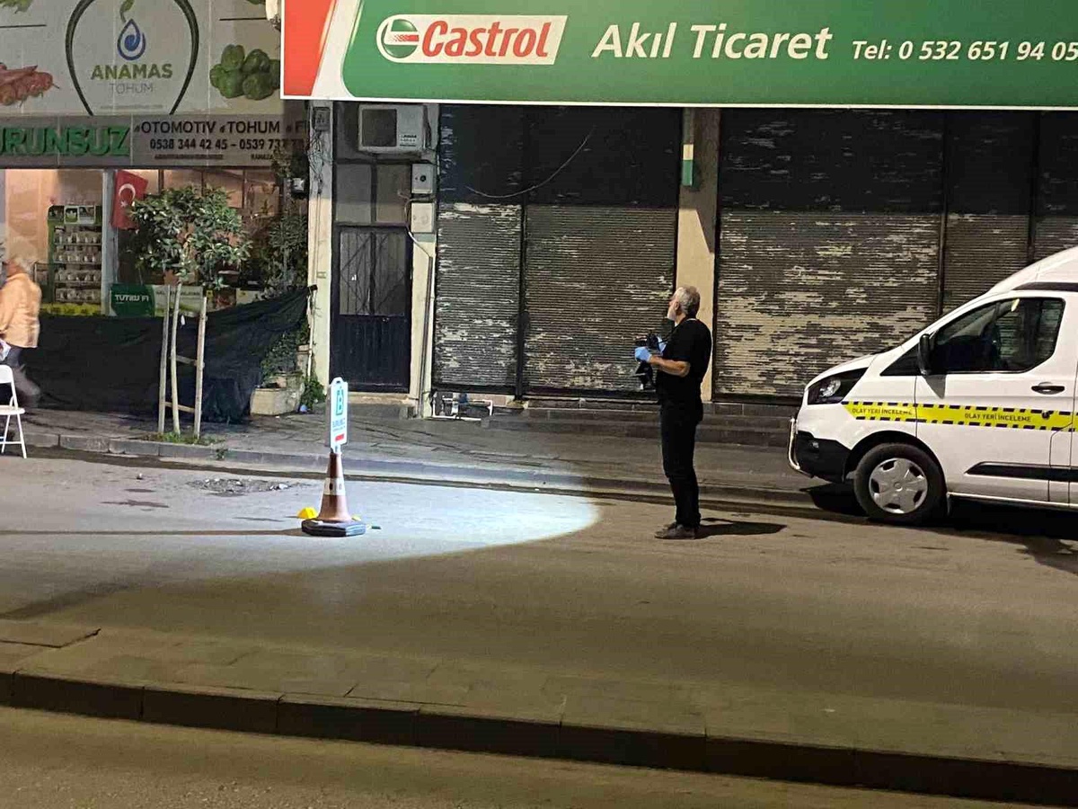 Antalya\'da Motosikletli Maskeli Saldırı