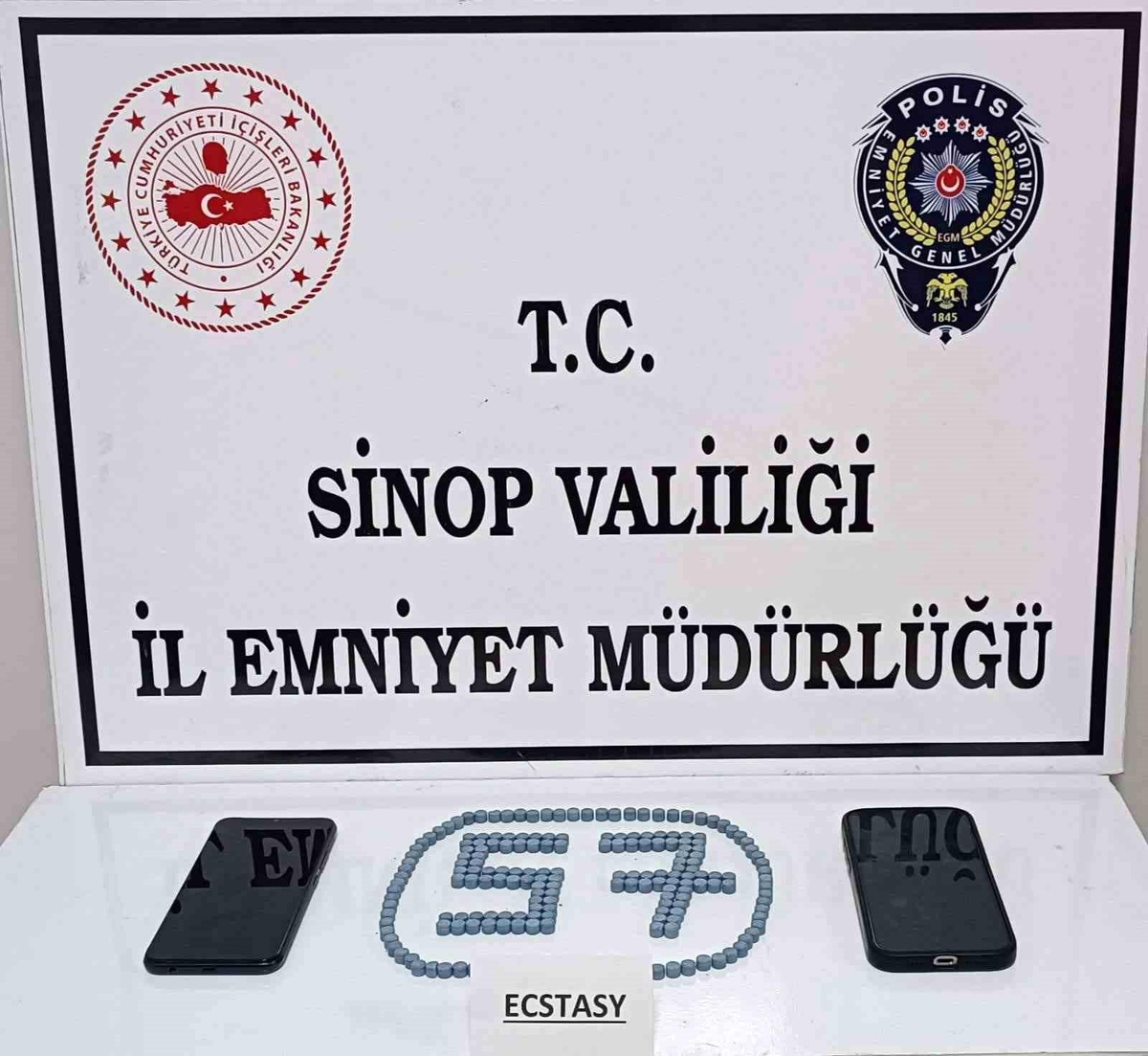 Sinop\'ta Uyuşturucu Operasyonu: 197 Extasy Hap Ele Geçirildi
