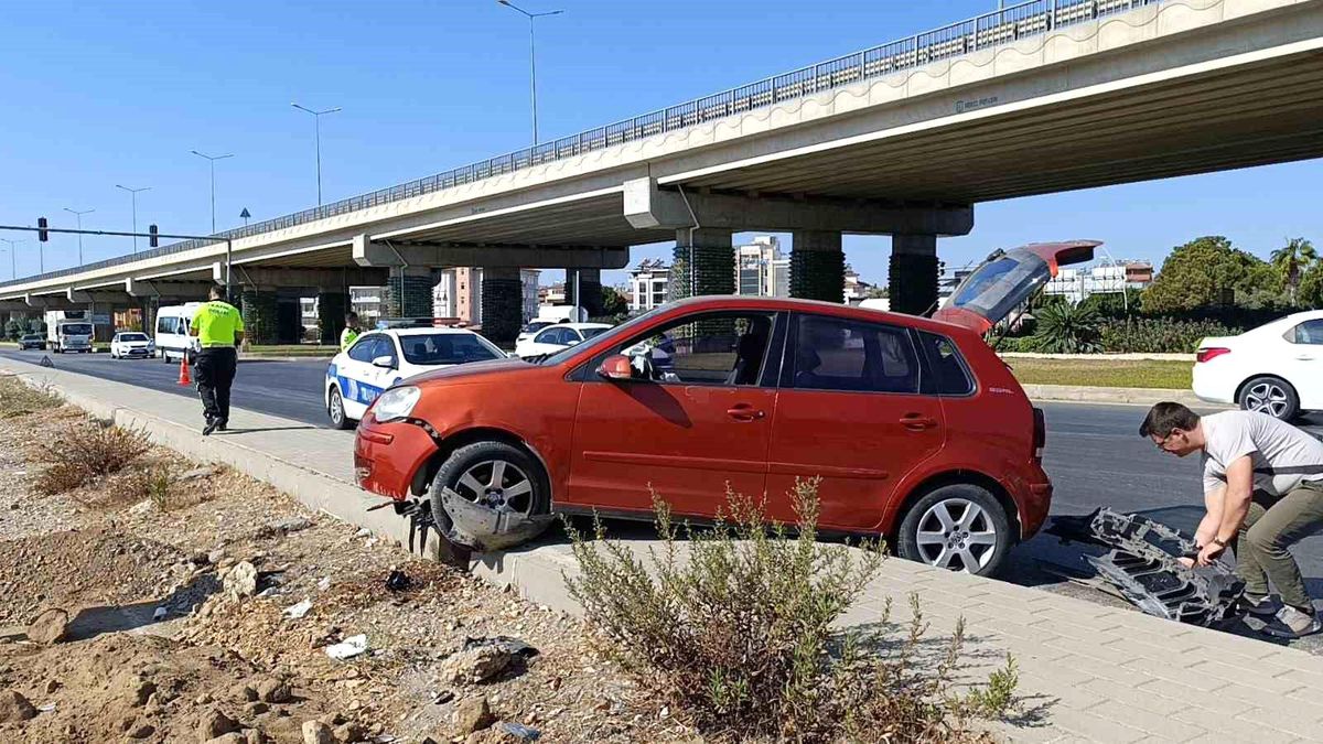 Manavgat\'ta Kaza: Sürücü Sağ Kurtuldu