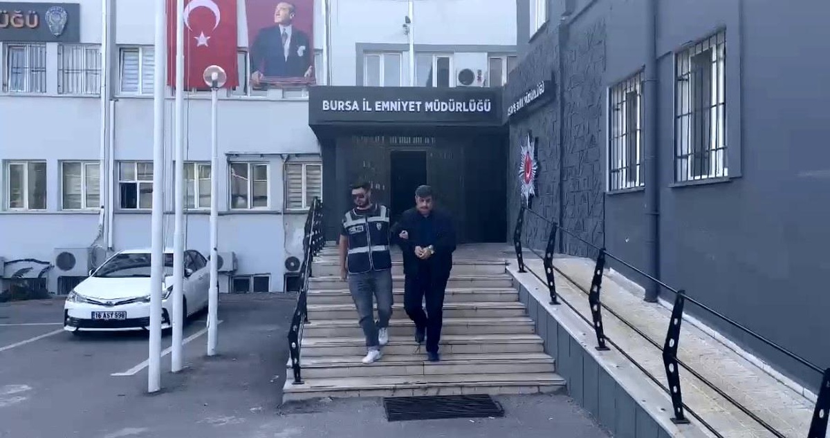 Bursa\'da dolandırıcılık şüphelisi oğlunu ziyaret ederken yakalandı