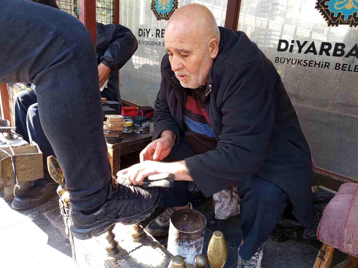 62 Yaşındaki Ayakkabı Boyacısı: Kimseye Muhtaç Olmadan Hayat İtirafı