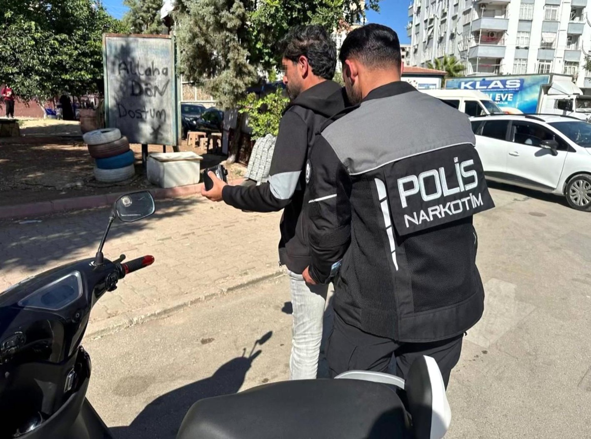 Adana\'da Uyuşturucu Operasyonu: 2 Gözaltı