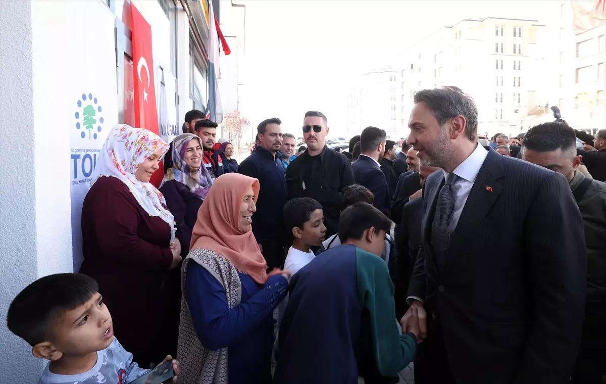 Enerji ve Tabii Kaynaklar Bakanı Bayraktar, Afşinli depremzede aileyi ziyaretinde konuştu Açıklaması