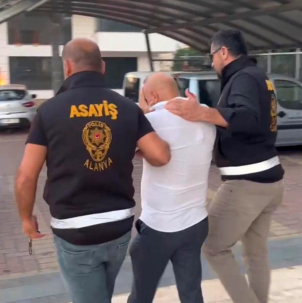 Alanya\'da 3 Aranan Şahıs Yakalandı