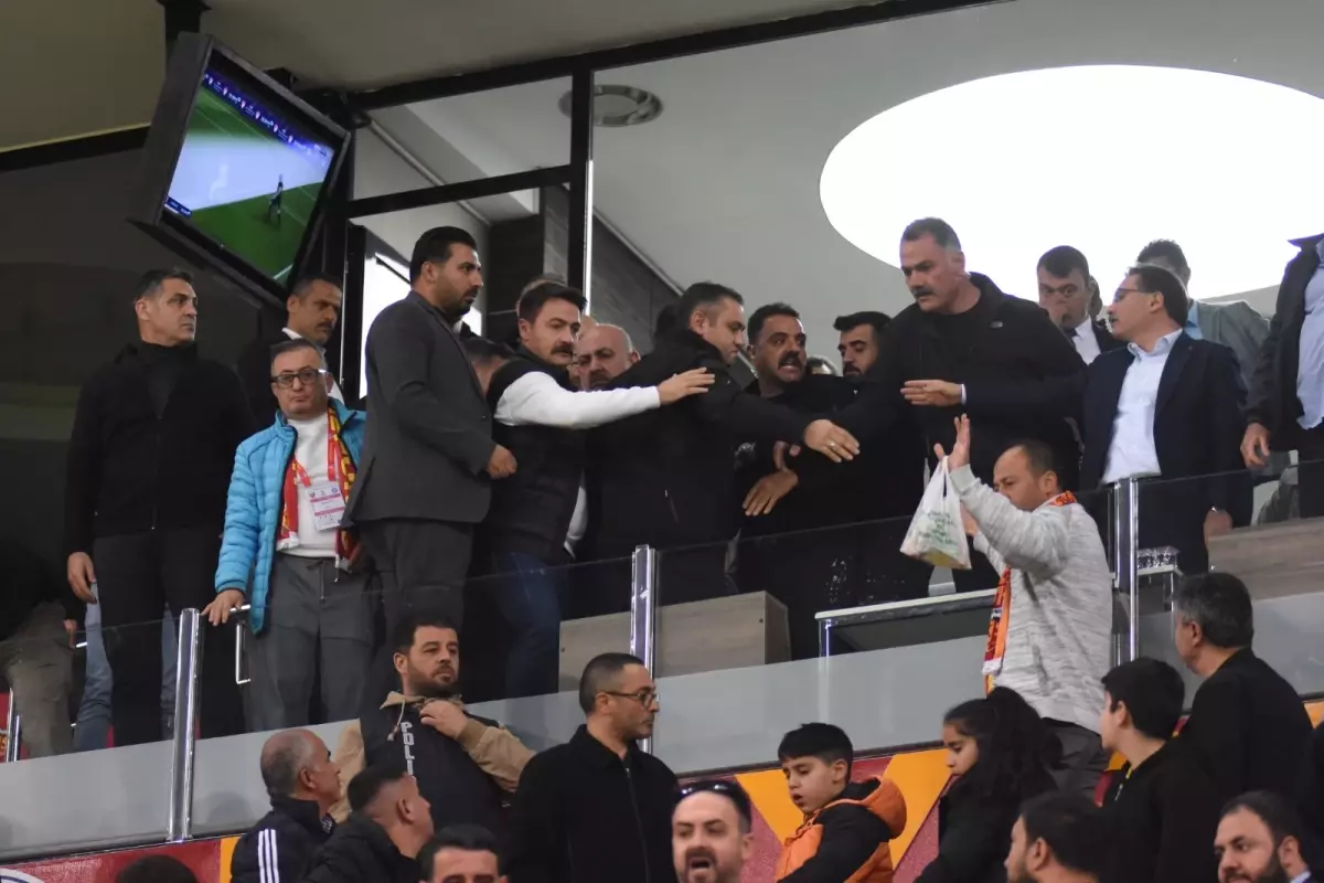 Çamlı: \'İstifa diyenler Kayserispor taraftarı olamaz\'