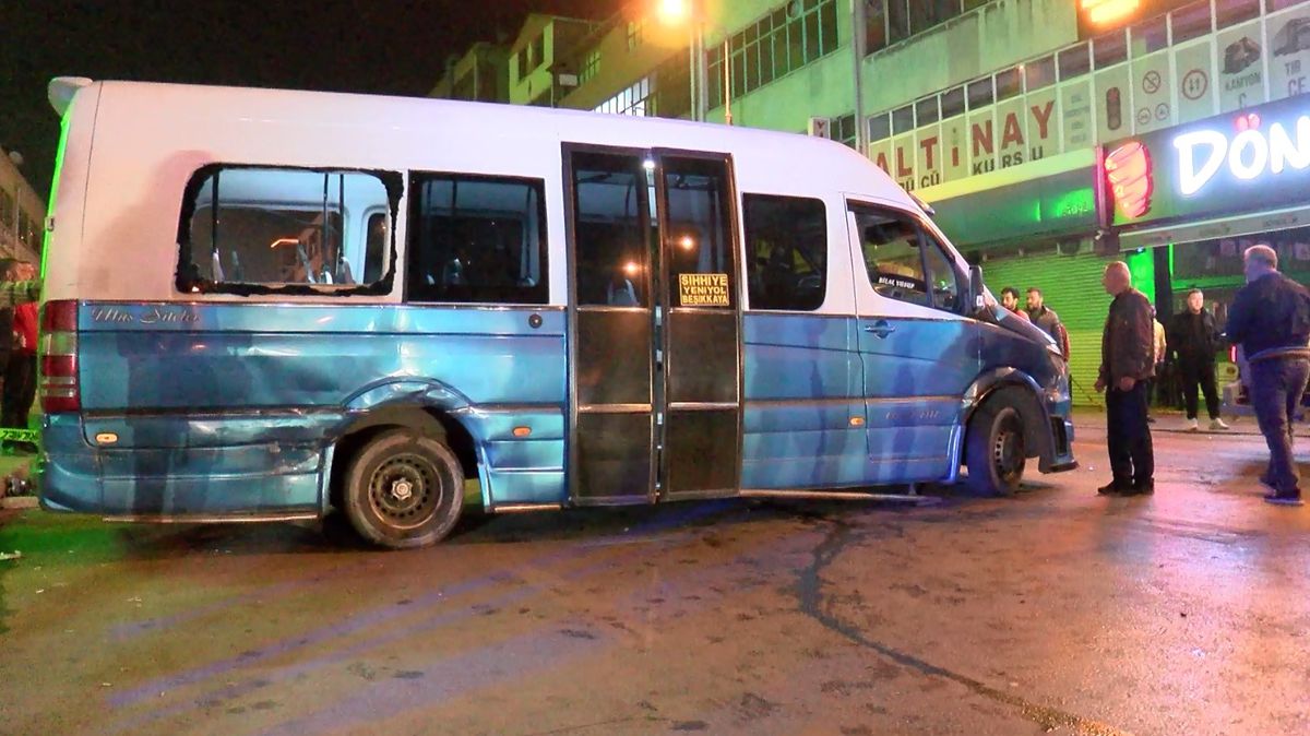 Ankara\'da Minibüs Devrildi: 6 Yaralı