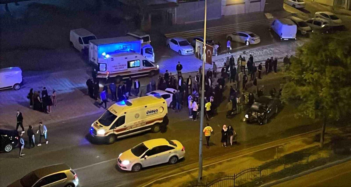 Batman\'da Trafik Kazası: 23 Yaşında Genç Ağır Yaralandı