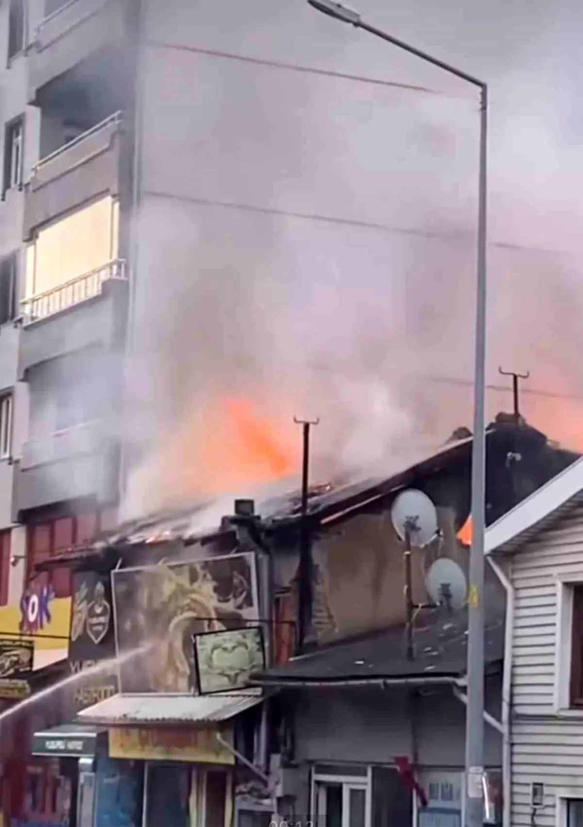 Mudanya\'da Yangın: İş Yeri Küle Döndü