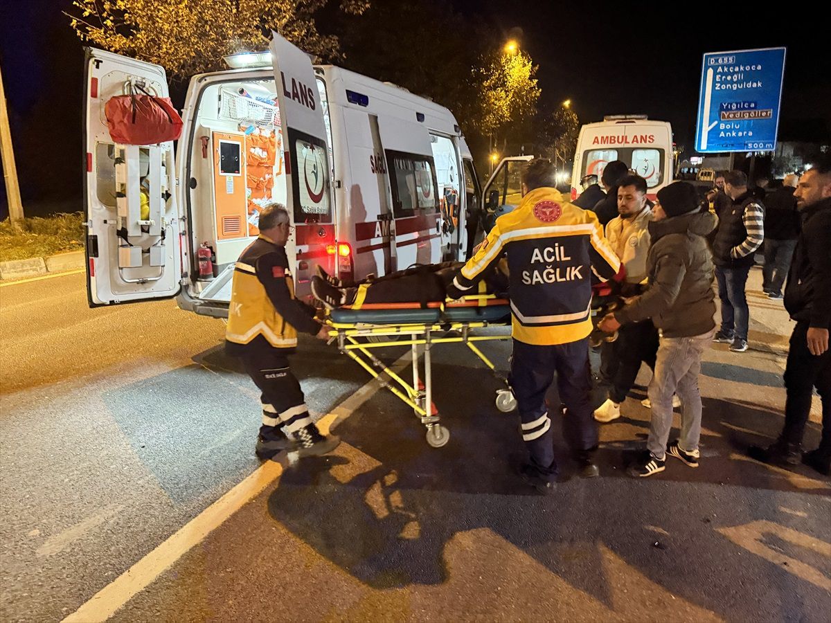 Düzce\'de Motosiklet-Cip Kazası: 2 Yaralı