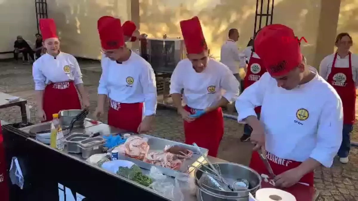 Edirne\'de Gastronomi Festivalinde Ciğer Sarma Yarışı