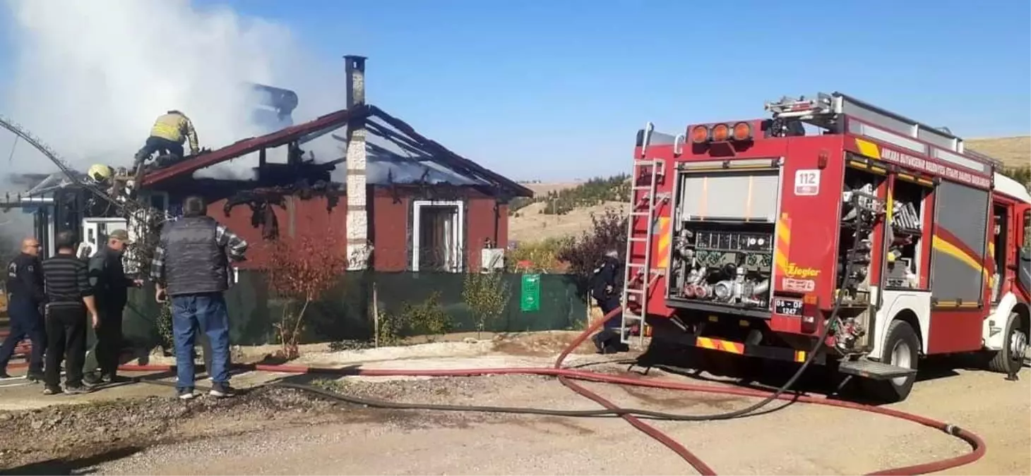 Ankara\'da ev yangını, kadın fenalık geçirdi