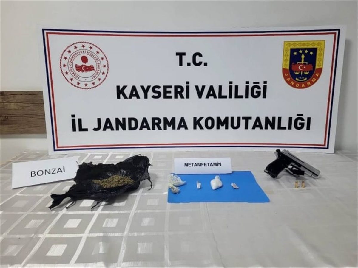 Kayseri\'de Uyuşturucu Operasyonu: 3 Gözaltı