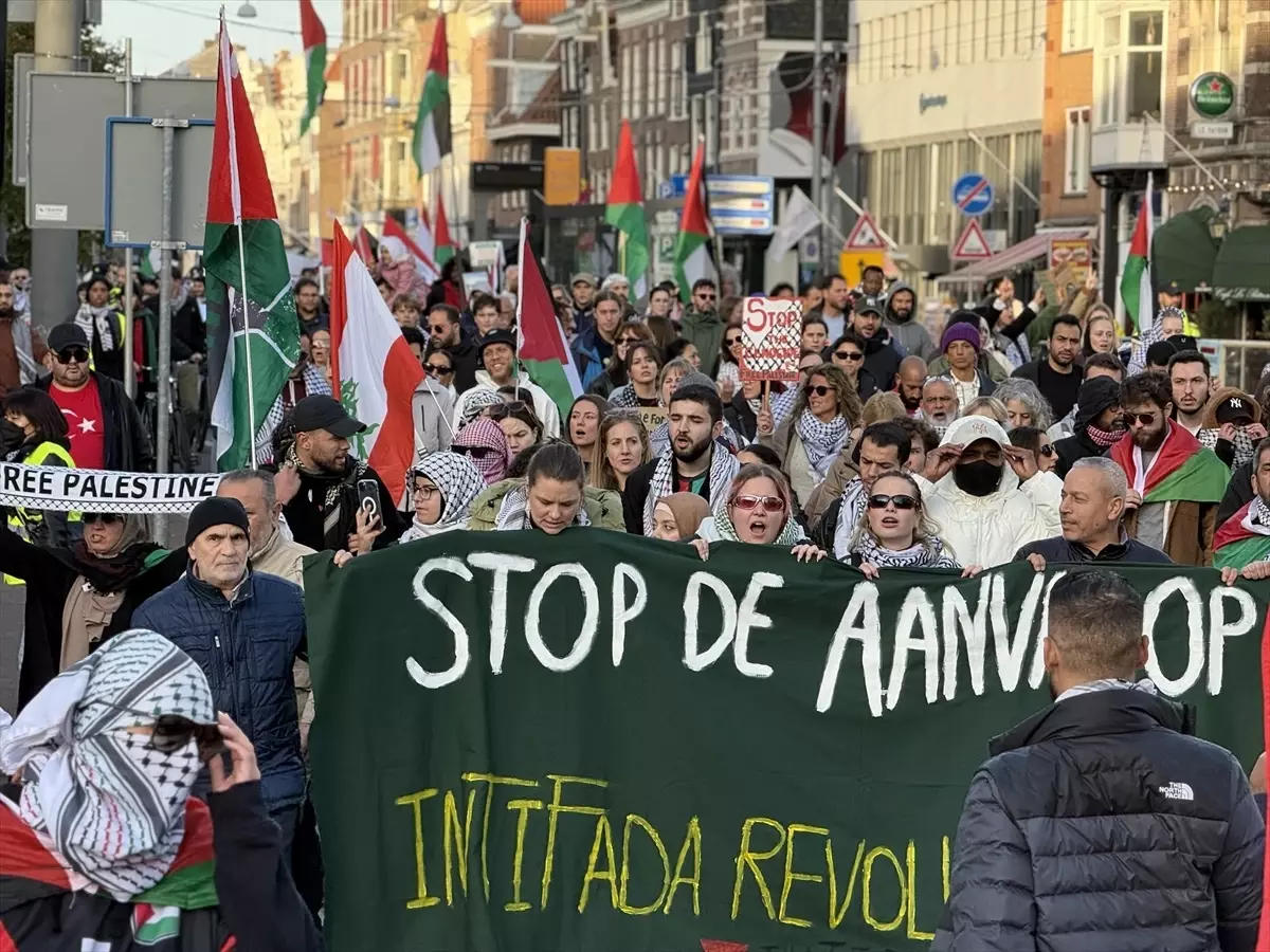 Amsterdam\'da Filistin İçin Protesto