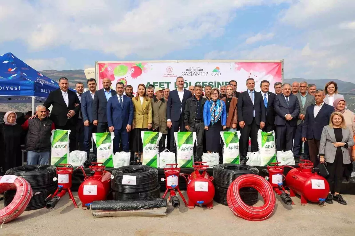 Gaziantep\'te Çiftçilere Destek: Çilek Fidesi ve Damlama Sulama Sistemi Dağıtıldı