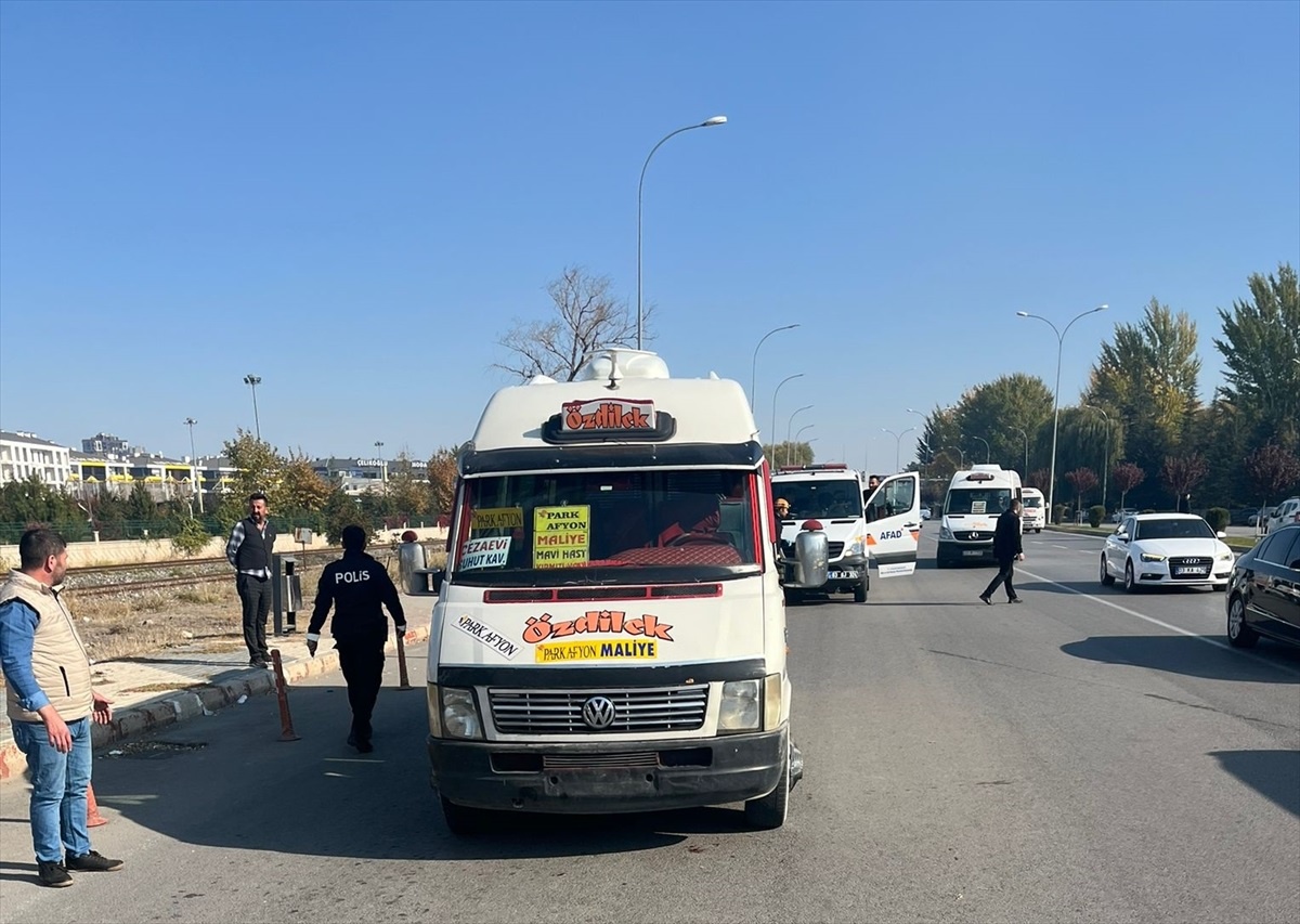 Afyonkarahisar\'da Minibüs Kazası