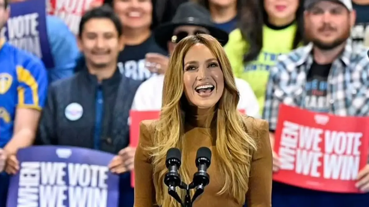 Jennifer Lopez Trump\'a sert çıktı: \'\'Bu topraklar hepimizin\'\'