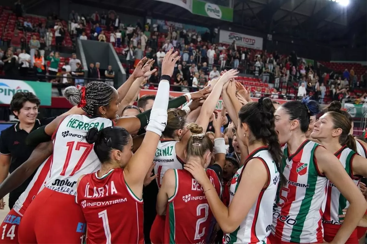 Karşıyaka\'nın Voleybolcuları Ameliyat Olacak