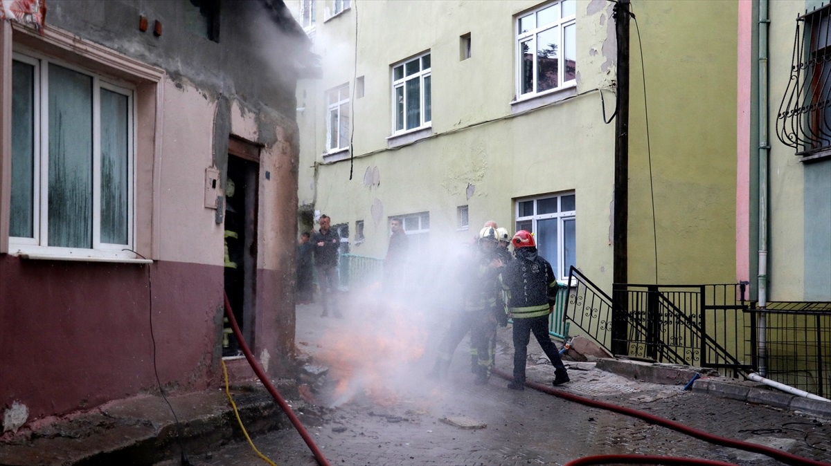 İzmit\'te Doğal Gaz Yangını Kontrol Altına Alındı