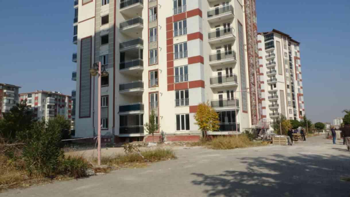 Malatya'da Boşaltılan Apartmanda El Bombası ve Mermiler Bulundu