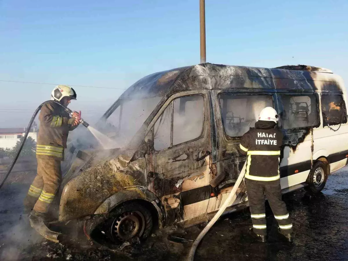 Hatay\'da Minibüs Yangını