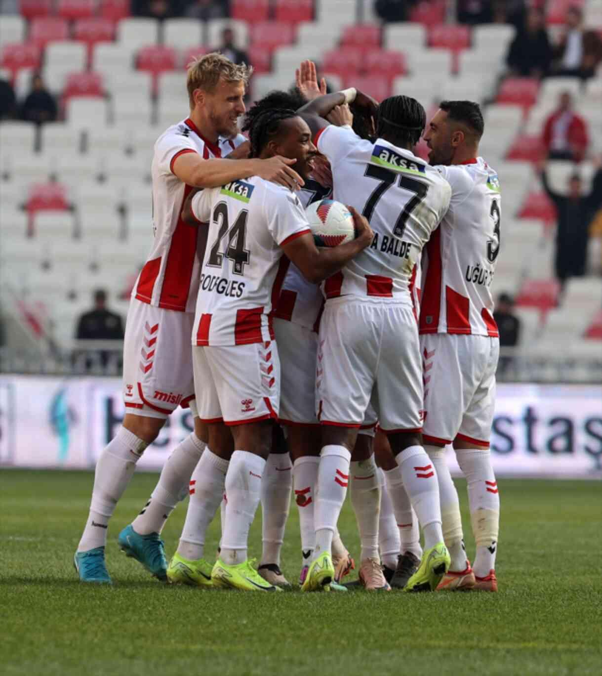 Sivasspor, Çaykur Rizespor'u 2-1 yendi