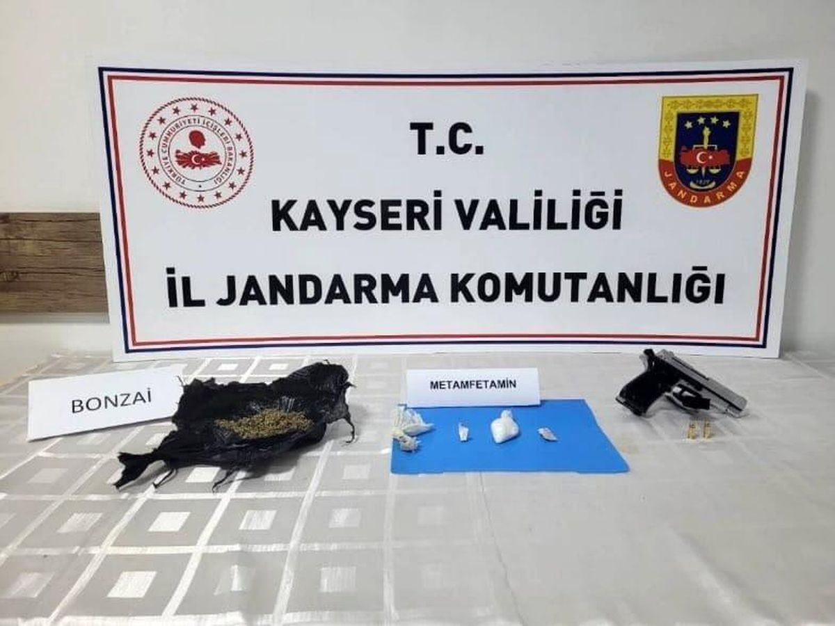 Kayseri\'de Uyuşturucu ve Silah Ele Geçirildi