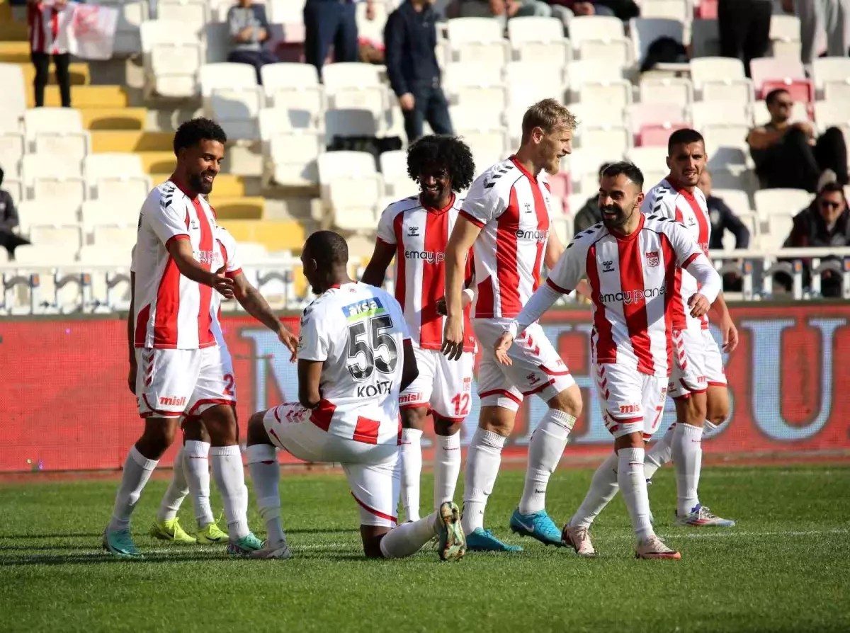 Sivasspor, Rizespor\'u 2-1 Yenerek 3 Puan Aldı