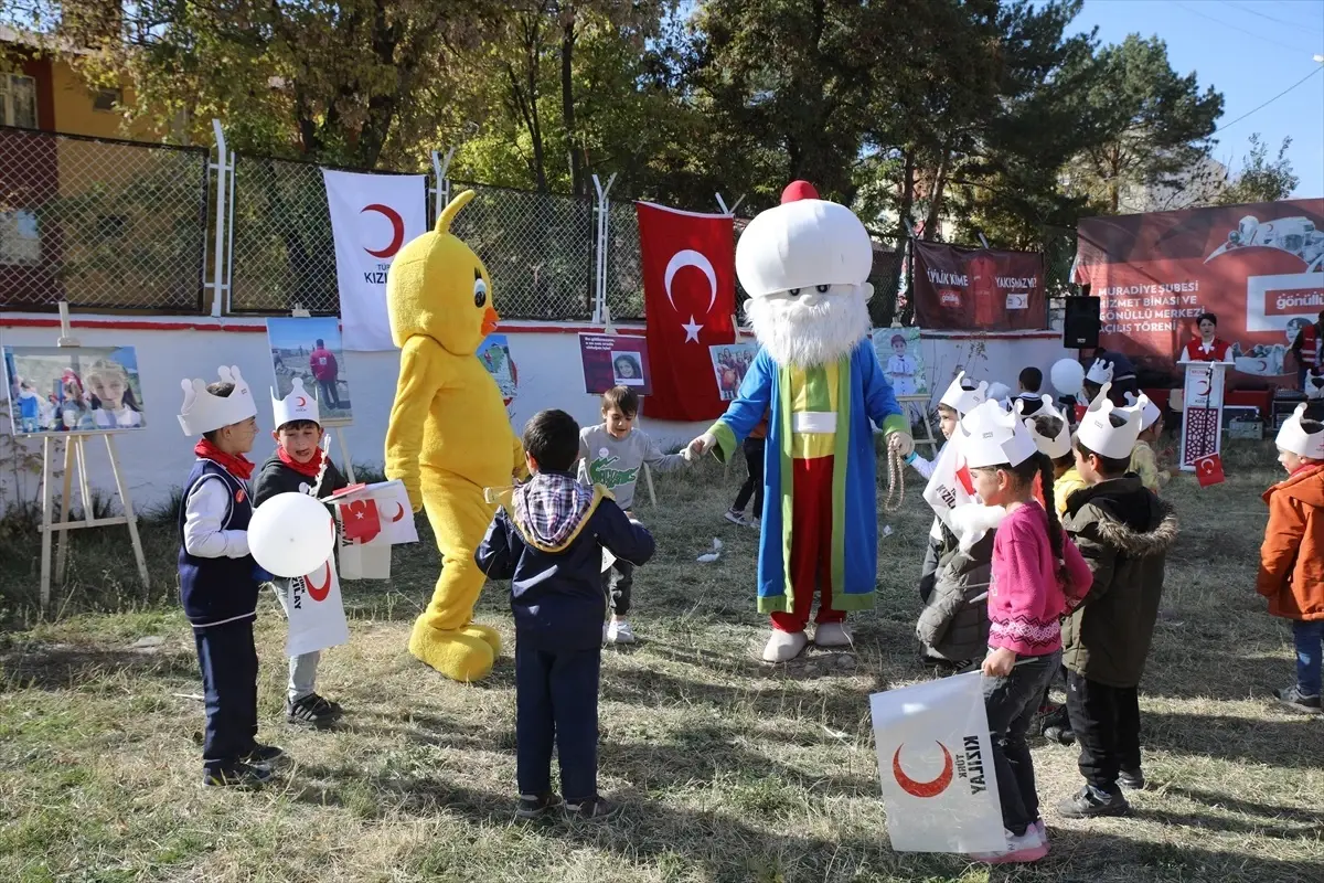 Muradiye\'de Kızılay Haftası Etkinliği