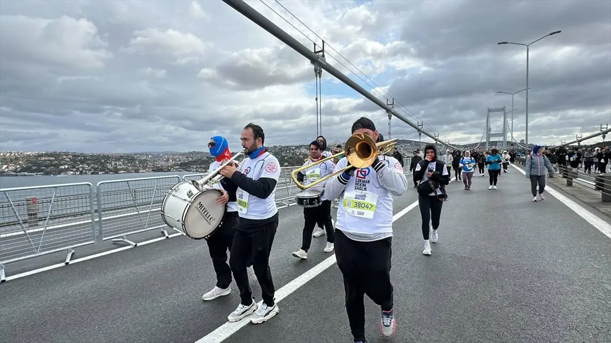 46. İstanbul Maratonu\'ndaki halk koşusunda Filistin\'e destek