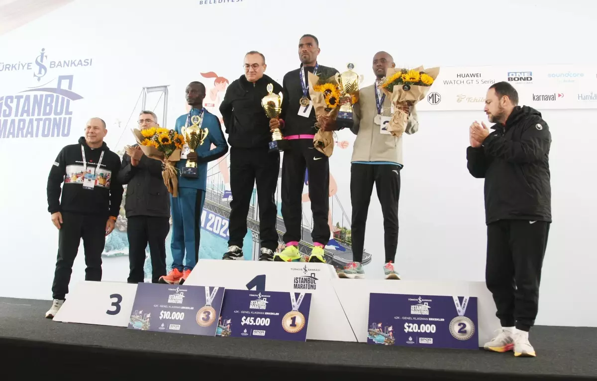 İstanbul Maratonu\'nda Başarı Ödülleri Dağıtıldı