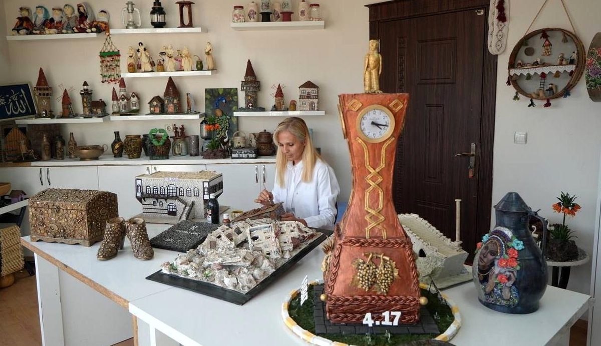 Adıyaman\'da Kadınlar Deprem Anılarını Süs Eşyalarına Dönüştürüyor