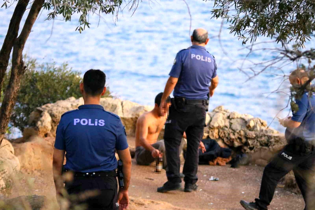Antalya\'da Falez Kenarında Tehlikeli Olay